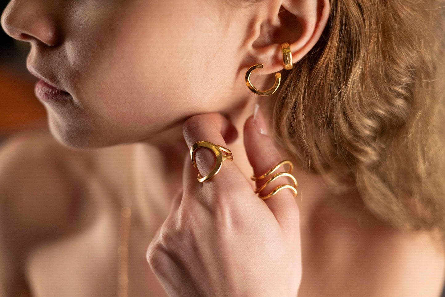 Curve Hoop Earrings