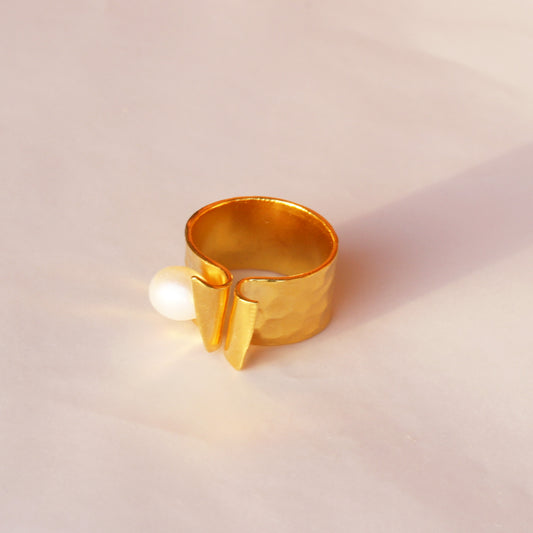 Unfold the Pearl Ring